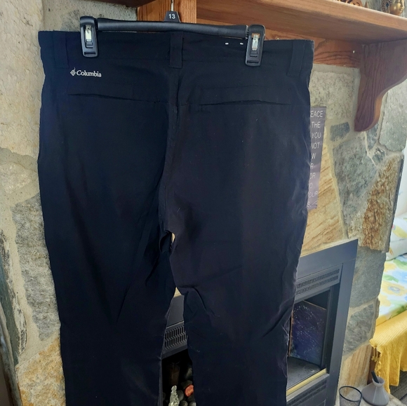Columbia Black Cargo Outdoor Pants - Picture 3 of 4